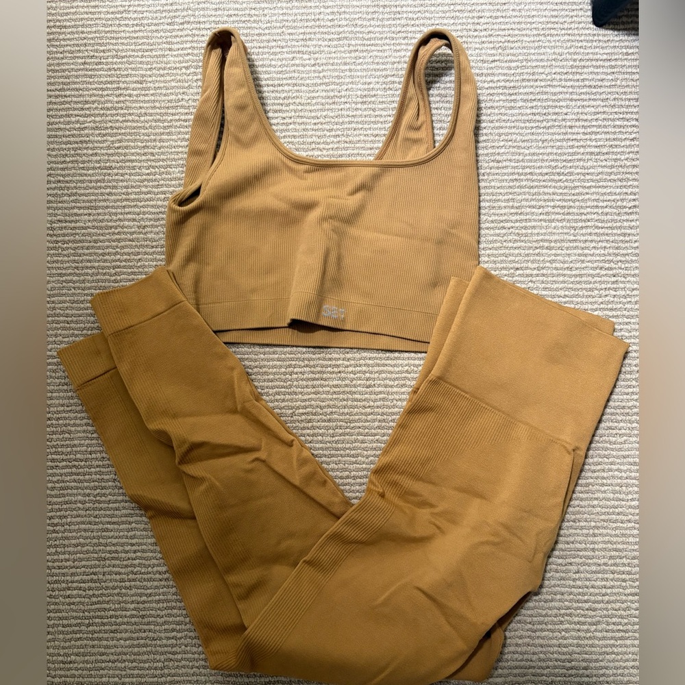 SET ACTIVE leggings & sports bra